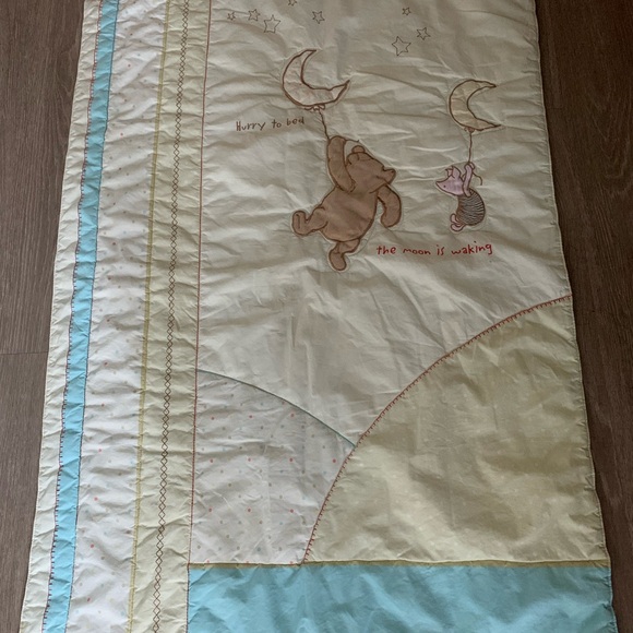 Disney Classic Winnie The Pooh crib Comforter Nursery  Bedding 42x31 - Picture 2 of 4